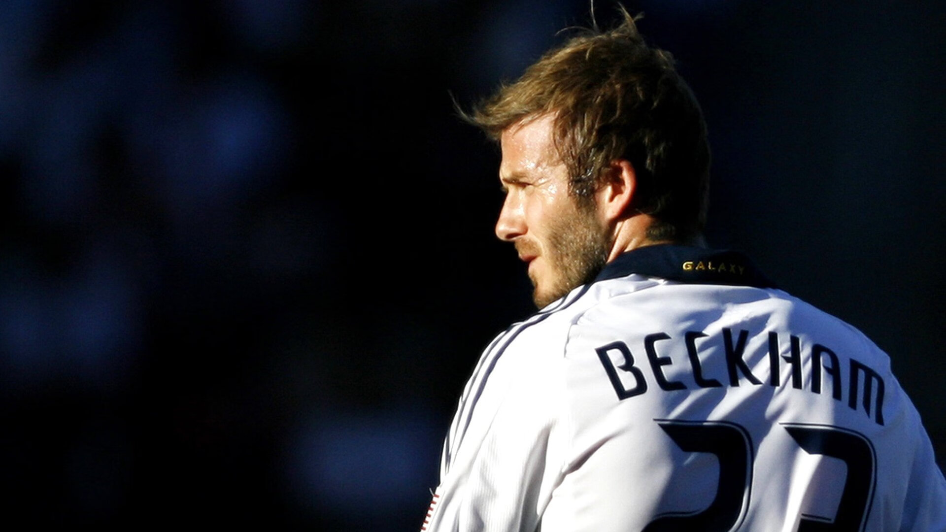 西布朗边路传中威胁大，铝土矿工拼抢关键分，西布朗外号