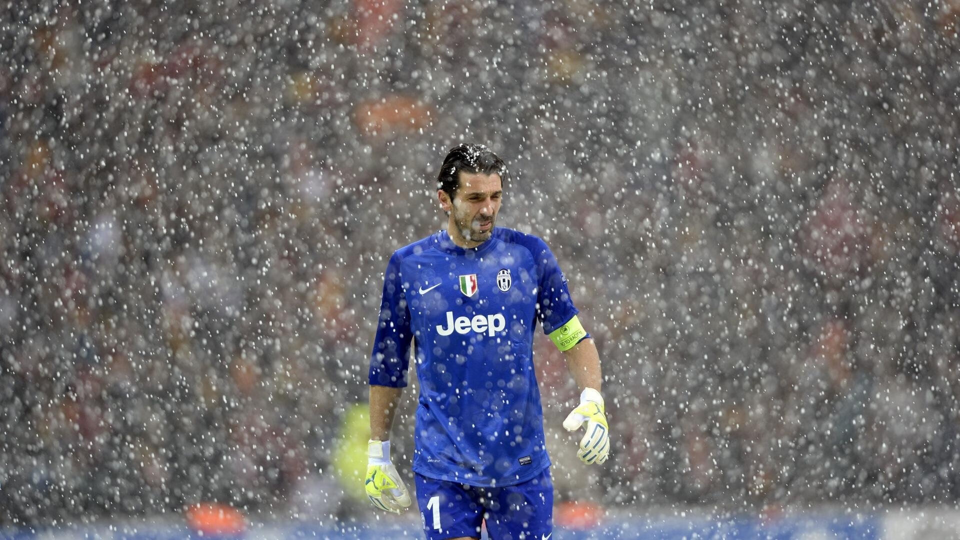 开云APP-“激情点燃：现场观众的呐喊声震天动地”，激情点燃梦想,希望照亮人生